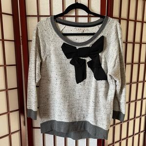 Gap sweatshirt with quarter sleeves and black bow detail size M